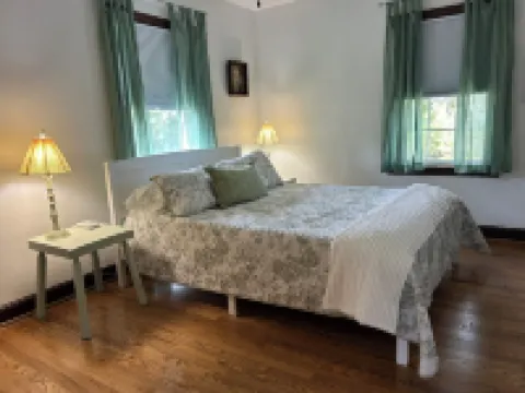 Walk anywhere on campus! 3BR home in College Heights.