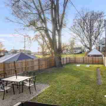 Charming Home Near Memorial Park Hotel Exterior