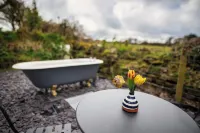 Luxury Shepherds Hut with Bath