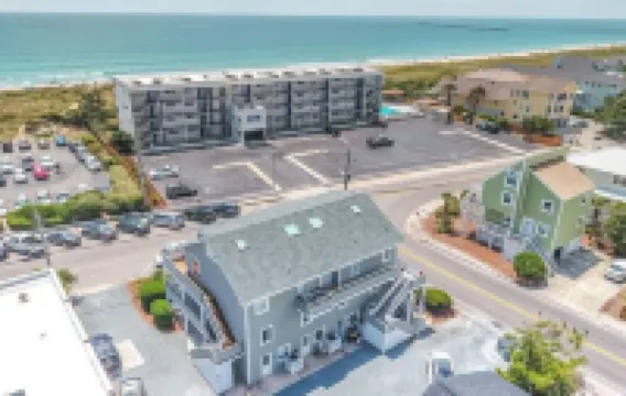 Blue Zone Bungalow! 150 yards to the beach & close to cafes!