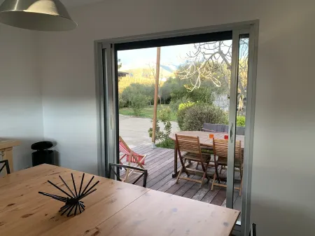 A charming and quiet apartment in a residential area Отели рядом с достопримечательностью «Port de plaisance Mare È Stagnu - Portu di turismu Mare È Stagnu»