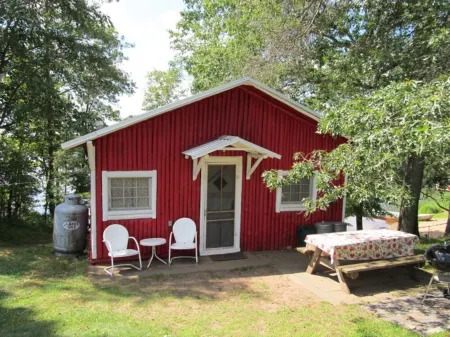 2 bedroom, 1 bath cabin with bunkhouse on fully recreational lake Отели в г. Трего