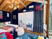 Trolley and The Treehouse #hiking #love #friendcation Hotels in Doyle