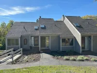 Cozy 3bd townhome, pet friendly, access to resort amenities