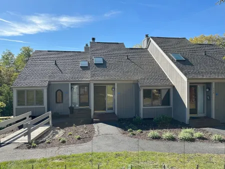 Cozy 3bd townhome, pet friendly, access to resort amenities