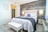 Gorgeous 2 Bedroom/2 Bathroom condo unit located just a 10 min walk to Downtown.