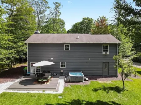 Pocono’s Mountain winter getaway! Отели рядом с достопримечательностью «Community Church»