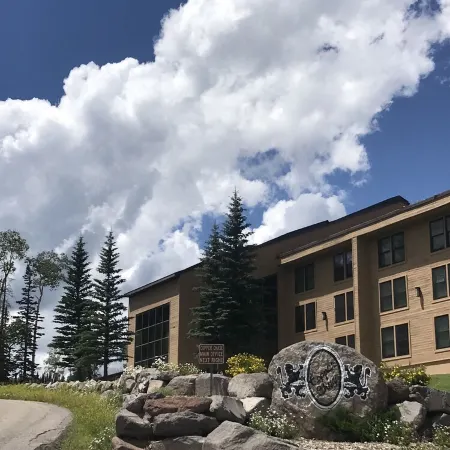 Brian Head Ski Condo, 2 Bed, 2 Bath, Pool, Jacuzzi,  Main Building, Elevator