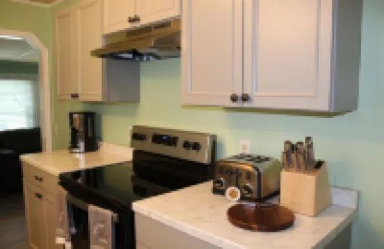 Remodeled Bungalow minutes from historic waterfront downtown Manteo