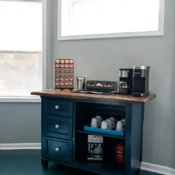 The Landing is a Cheerful 3 bedroom 2 bath home!