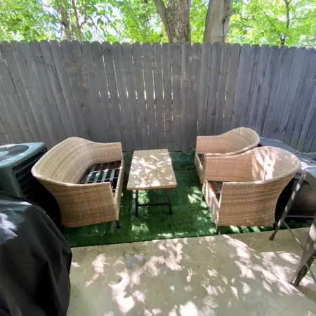 Townhouse in the West End steps from everything! Main St, Falls Park, Baseball