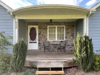 Compass Rose: Orient yourself! 3 bedroom peaceful retreat on the lake