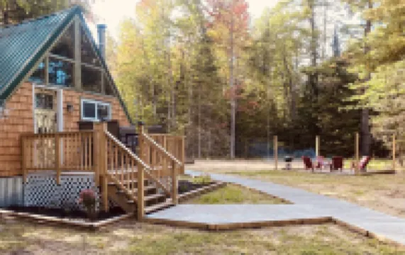Eagles Nest A-frame: Riverfront Cabin: Add-on Treehouse Bedroom, Pet Friendly!