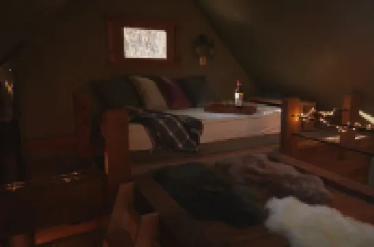 The Loft @ SkyCamp: Romantic Cabin near Stevens Pass, fit for two