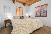 Family! FirePit! Pets! Foosball! BBQ! Wi-Fi! Patio! CableTV! Romantic! Hotels in Sugarloaf