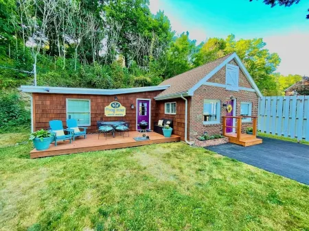Cozy Corner Cottage .5 mi from HersheyPark