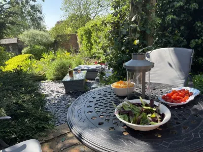 18th century Country cottage Hotels near M&S Foodhall