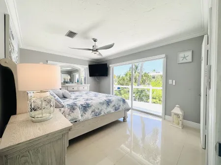 💎 Luxury house on the ocean with HOT TUB for 10 guests Отели в г. Ки-Ларго