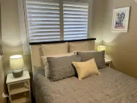 Birubi Blue. Walk to Beach. Pet Friendly. BBQ Area. Hotels in Anna Bay