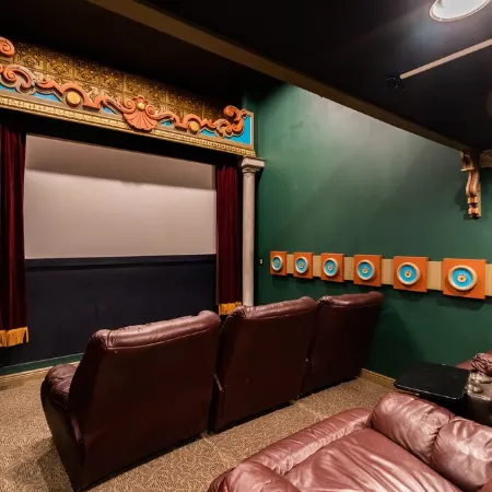 The Downtown Omaha Oasis- over 10,000 sq ft includes arcade & rooftop w/ hot tub
