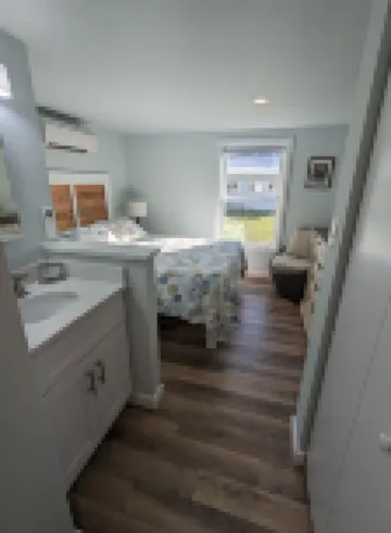 Coastal Cottage, walk to downtown Beaufort, close to beaches, pet friendly.