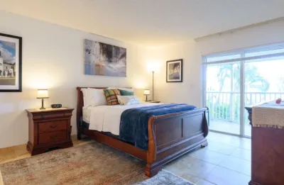 Classy Comfortable Condo - Close to everything