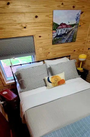 Authentic Train Caboose!  Less Than 5 Minutes to Desoto Park, Falls, Mentone