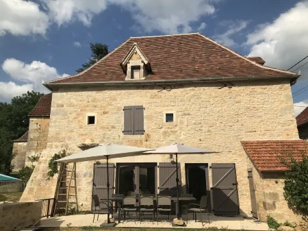 La Maison de LAZ, Gîte de caractère, with swimming pool.