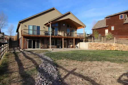 Stunning San Juan Mountain Views!!! Walking to Downtown Ridgway!!!  Lower Level Отели в г. Риджуэй