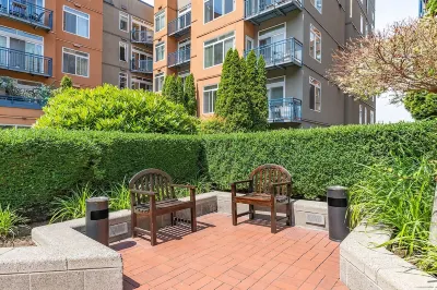 Seattle Among The Trees: in Belltown with Parking! โรงแรมใน