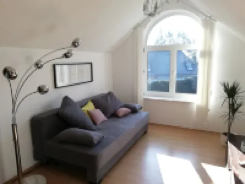 Südhang Apartment in Rehling bei Augsburg, Boxspringbetten 艾夏赫-費里德貝格縣酒店