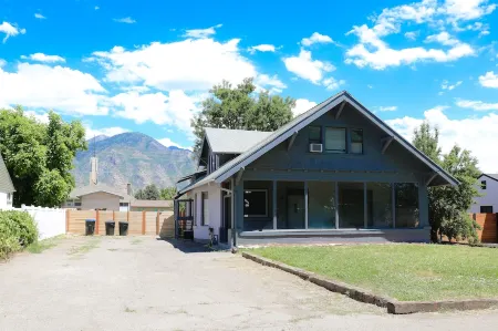 Heart of provo, 4 min to I-15, BYU, UVU, ski slopes