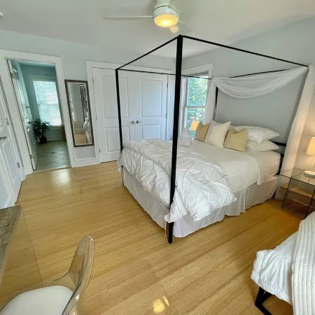 Luxurious, Direct Waterfront Home with Private Beach