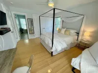 Luxurious, Direct Waterfront Home with Private Beach - Gym