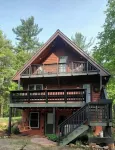 Cozy cabin near Lake Placid & High Peaks. Featuring 7 person hot tub and Yoga