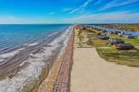 Come and relax by the creek for your vacation!