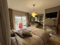 LARGE ATYPICAL VILLA WITH PRIVATE POOL IN A QUIET LOCATION