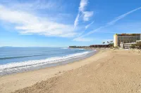 Modern Victorian Home Walking Distance To Ventura Pier and Downtown Restaurants