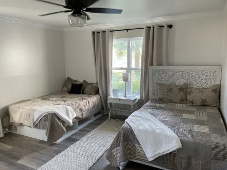 Gorgeous remodeled farmhouse 8 miles from Canton market.