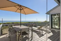 Oceanfront, vintage beach house steps from the sand on Seabrook Island. Hotels in Seabrook Island