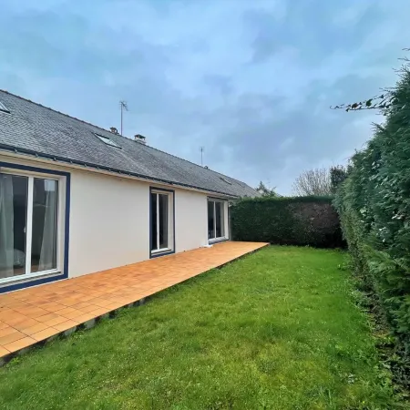 House located in a quiet area, close to the town center.