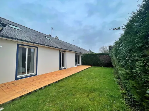 House located in a quiet area, close to the town center. Hotels in Guidel