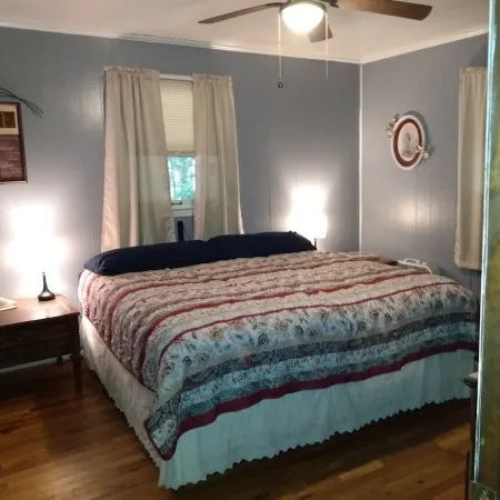 2BR +loft  Cottage in the mountains Va Creeper Trail, HOT TUB, ATV rentals,