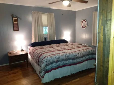 2BR +loft  Cottage in the mountains Va Creeper Trail, HOT TUB, ATV rentals,