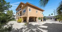 ISLAMORADA BEACH HOUSE Отели рядом с достопримечательностью «Си Берд Марина»