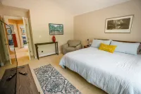 Haven House: Hot Tub, Walking Trails, Private Office