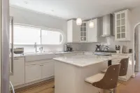 Centrally located Craftsman home - 4 ดาว