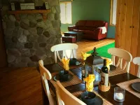 Quiet, isolated, beautiful home Hotels in Stephenson