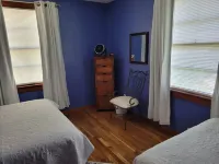 Colorful Family Friendly, Pet Friendly Bungalow, Sleeps 6 - Jacksonville, FL