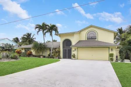 Jupiter Island Beaches, Waterfront Home, Ocean Access, Pool & Boat Dock. Отели в г. Хоб Саунд